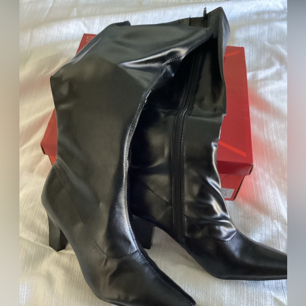 Aerosols Risky Pizness black boots. Size 10W